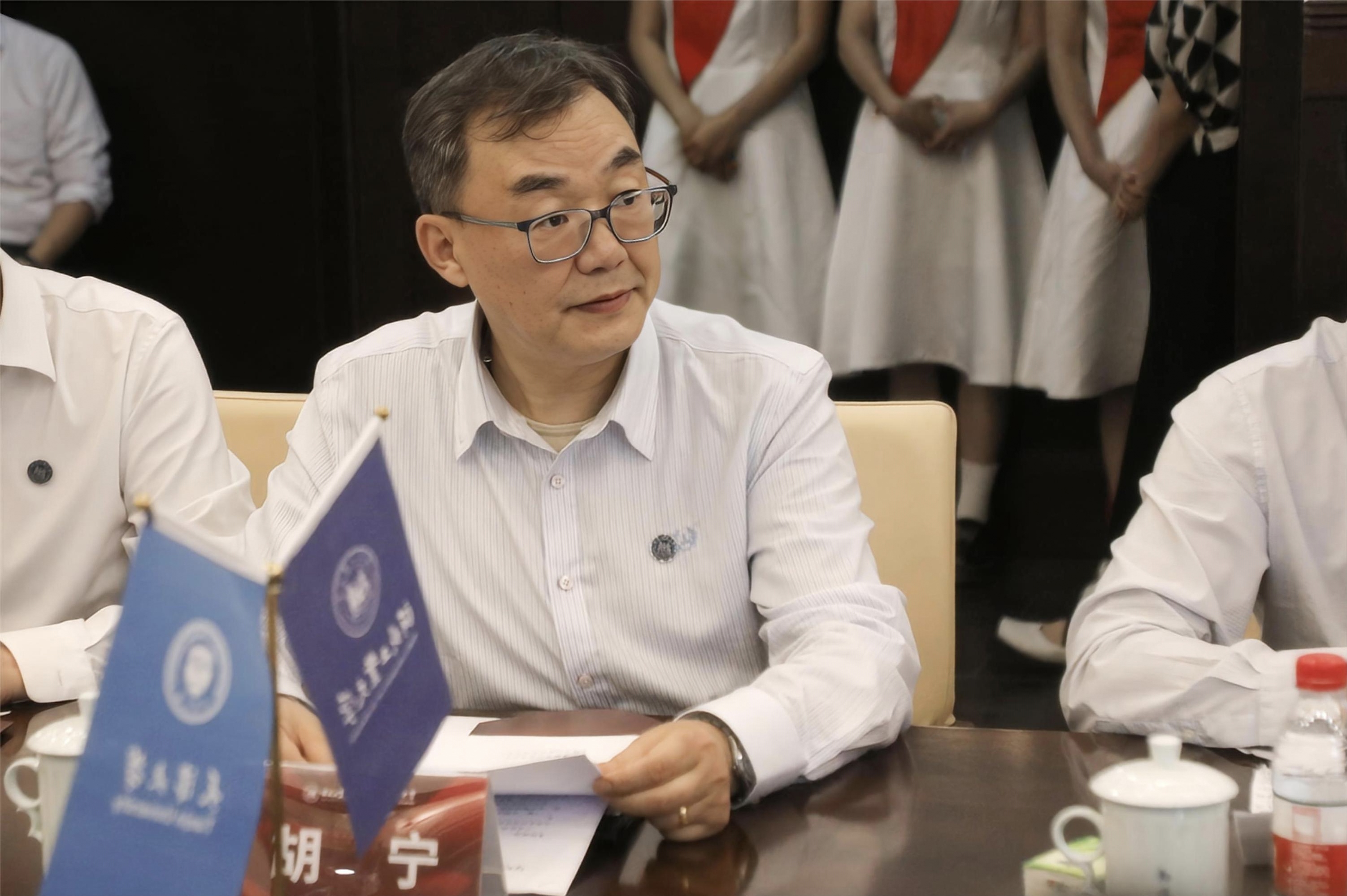 04 胡寧胡寧就兩校前期籌備和未來合作意向進行了匯報.jpg