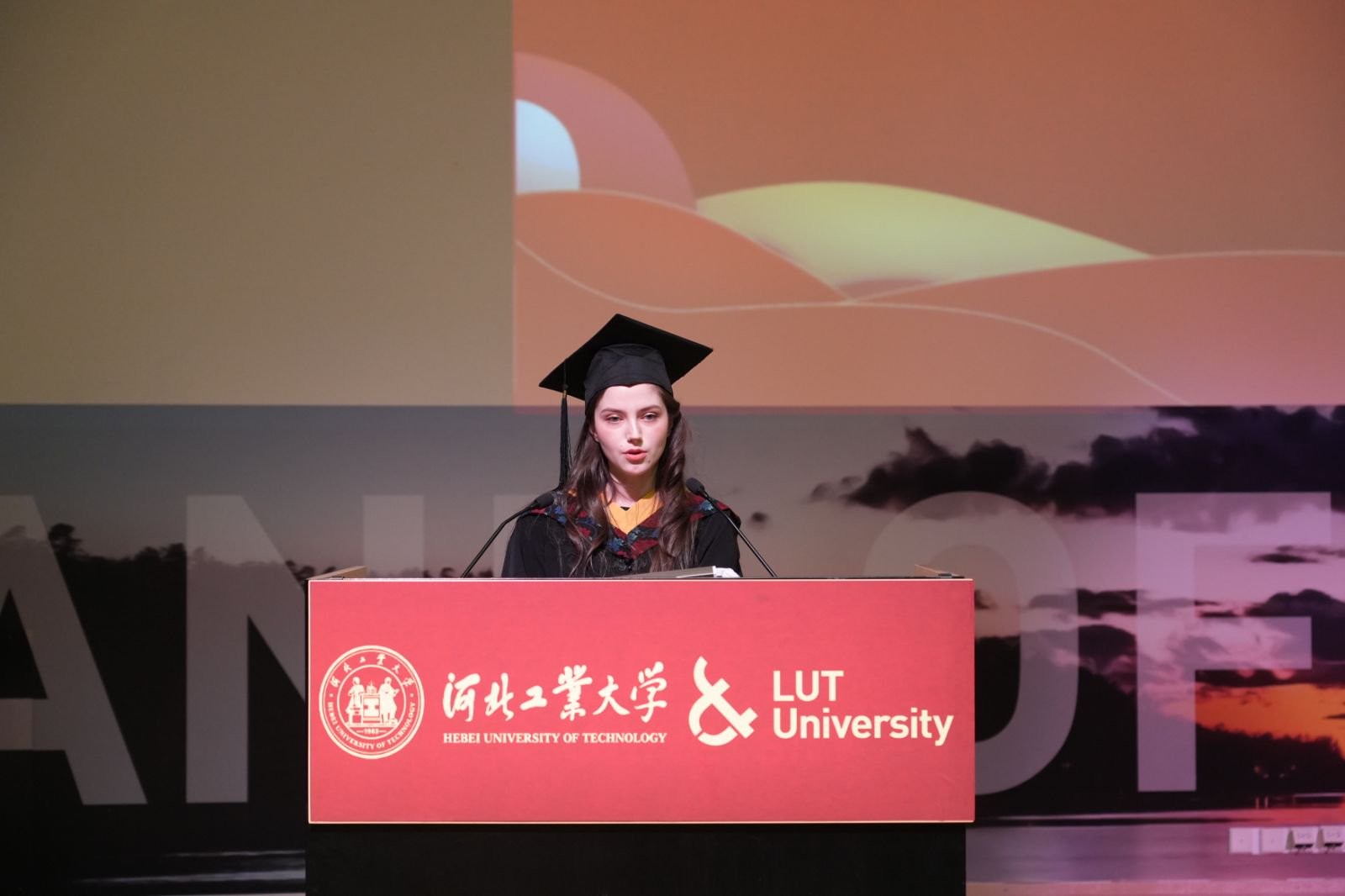 Catherine Barnes講話.jpg